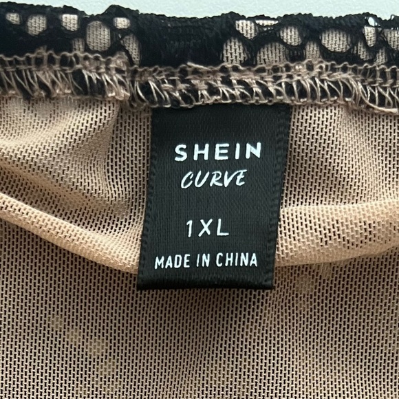 π SHEIN Curve - Black & Cream Floral Lace Overlay Crop Top - Picture 5 of 5